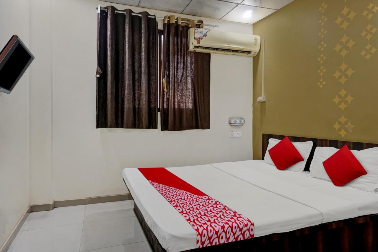 Oyo Flagship Sai Satyam Lodge Pune Eksteriør bilde